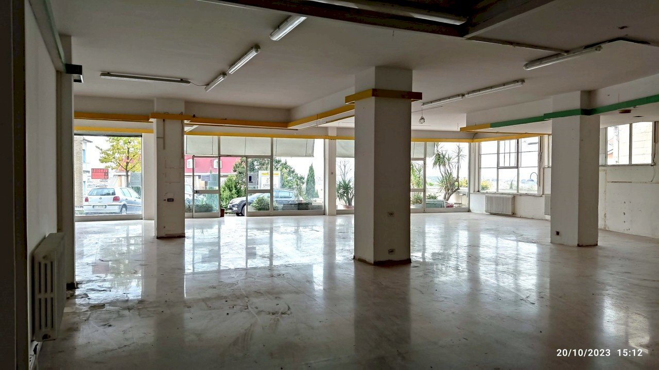 IMG_20231020_151217.jpg - Locale Commerciale via elpidien, Montegranaro - foto 1