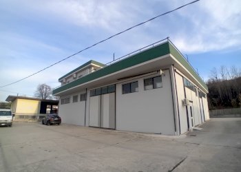 facciata - Shed Strada Statale 5 72, Scafa - photo 2