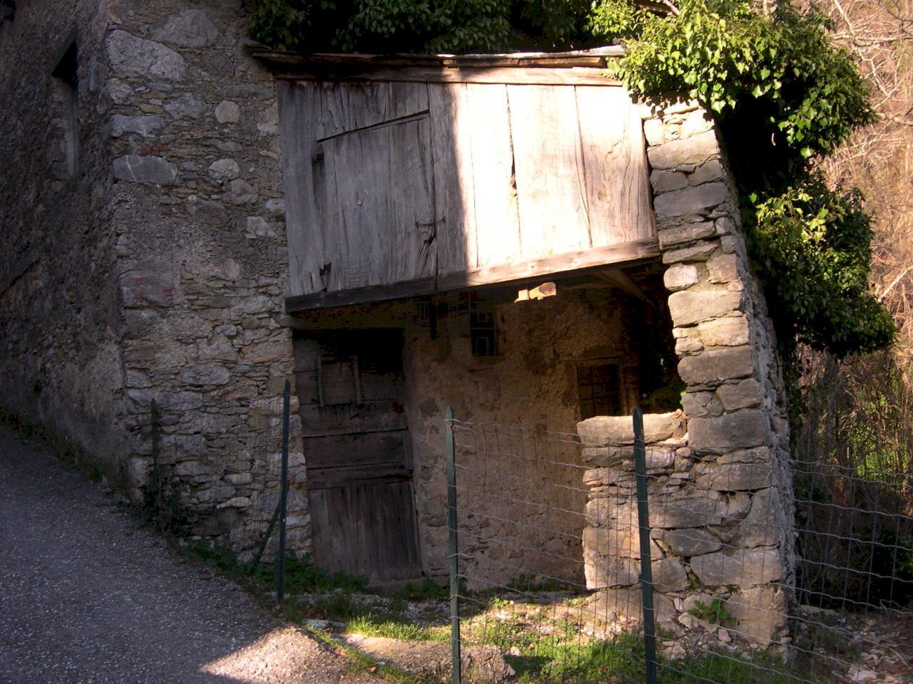 Casa di paese da ristrutturare (35).JPG - Terratetto - Terracielo Via Palagnana-palagnana, Lucca - foto 2