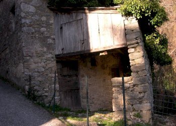 Casa di paese da ristrutturare (35).JPG - Terratetto - Terracielo Via Palagnana-palagnana, Lucca - foto 2
