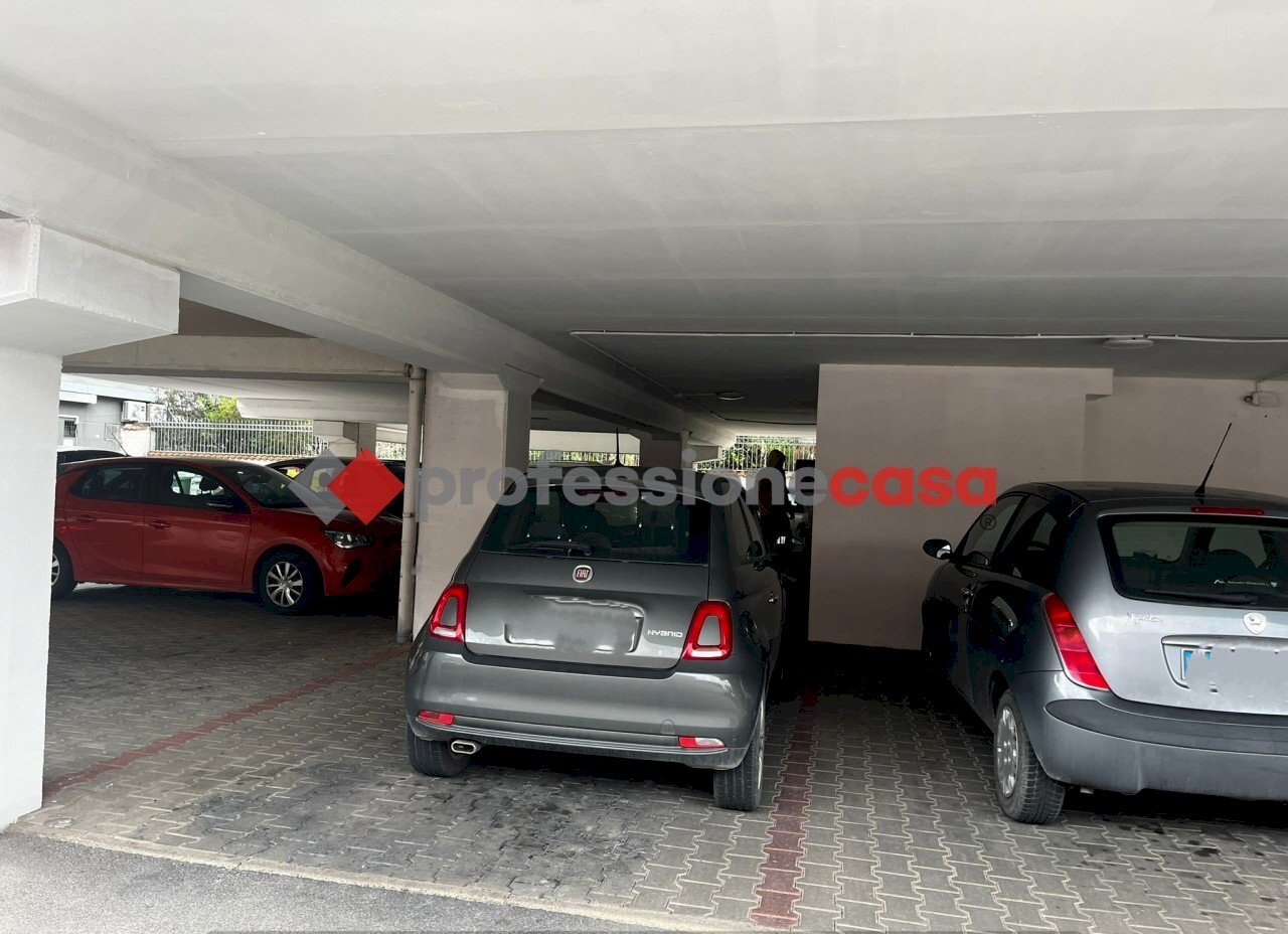 posti auto-Via Dei Castelli Romani (4).jpeg - Parking space Pomezia - photo 1