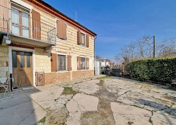 Facciata - Villa strada Rolasco, 75, Casale Monferrato - foto 2