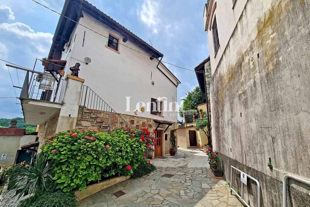 Cortile interno - Villa via Trento e Trieste, 18, Ozzano Monferrato - foto 1