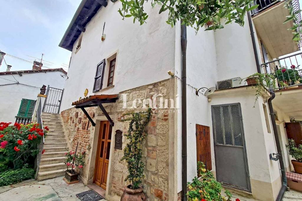 Facciata - Villa via Trento e Trieste, 18, Ozzano Monferrato - foto 3