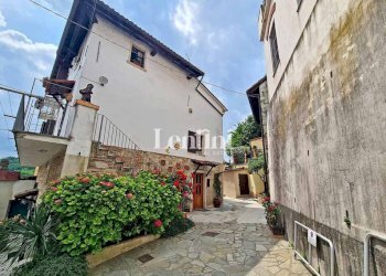 Cortile interno - Villa via Trento e Trieste, 18, Ozzano Monferrato - foto 1