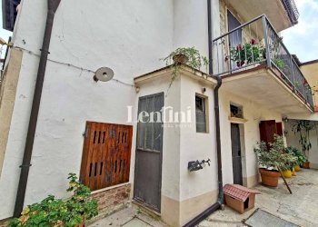 Cortile interno - Villa via Trento e Trieste, 18, Ozzano Monferrato - foto 4