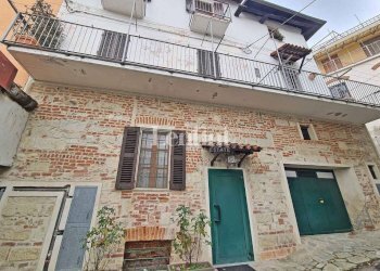 Facciata - Villa via Trento e Trieste, 18, Ozzano Monferrato - foto 8