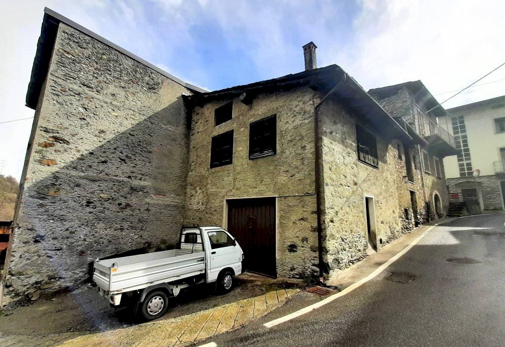 Facciata - Casa indipendente Frazione Sassella, Sondrio - foto 2