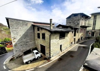 Facciata - Casa indipendente Frazione Sassella, Sondrio - foto 1