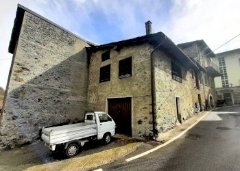 Facciata - Casa indipendente Frazione Sassella, Sondrio - foto 2