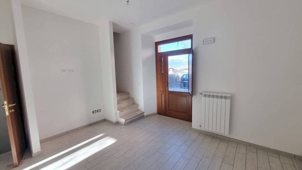 Stanza non arredata - Casa indipendente via Colle Saraceno, 24, Villa Sant'Angelo - foto 3