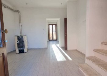 Interno palazzo - Casa indipendente via Colle Saraceno, 24, Villa Sant'Angelo - foto 2