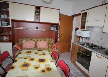 cucina abitabile con divano letto matrimoniale - Bilocale Corso Europa 20., Borghetto Santo Spirito - foto 2