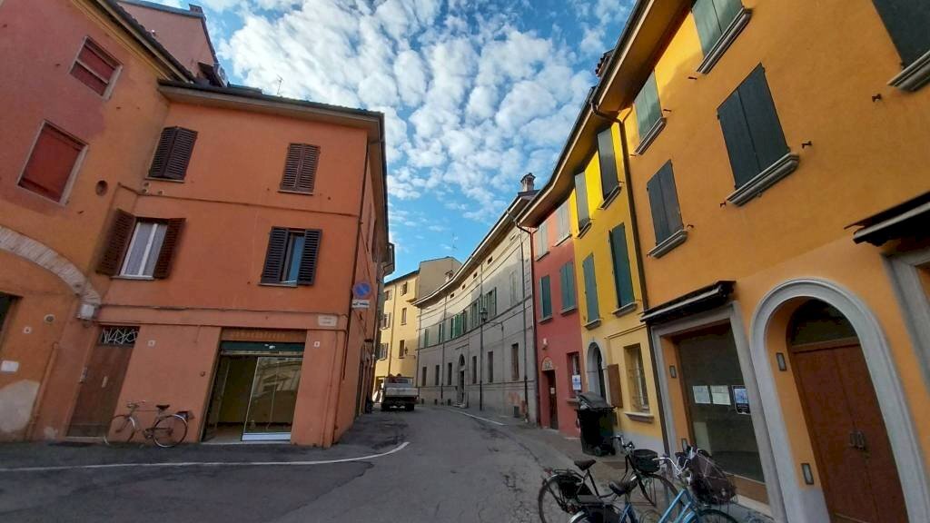 Zona - Negozio piazza Camillo Benso di Cavour, San Giovanni in Persiceto - foto 1