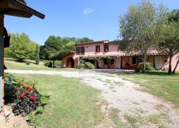 vendesi rustico con piscina e parco IMG_3909.JPG - Casale Via della Chiesa di Gragnano, Lucca - foto 3