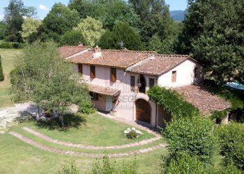 vendesi rustico con piscina e parco DJI_0728.JPG - Casale Via della Chiesa di Gragnano, Lucca - foto 1