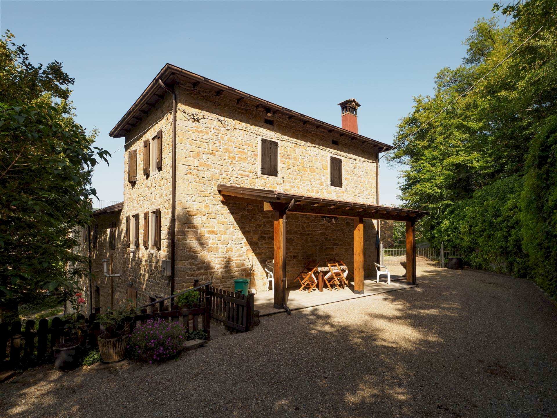 Semi-detached house Montefiorino - photo 1