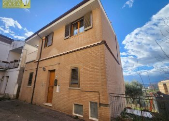 Casa indipendente Strada Unica, Teramo - foto 2