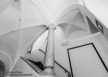 Interno palazzo - Appartamento piazzetta Jacopo da Varagine, 5, Genova (zona Centro Storico) - foto 2
