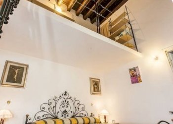 Camera da letto - Appartamento piazzetta Jacopo da Varagine, 5, Genova (zona Centro Storico) - foto 6