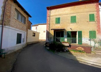 FACCIATA - Rustico Sant'Agata Fossili - foto 3