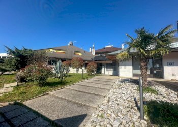 ESTERNI - Locale Commerciale Viale dei Coralli 25, Latisana - foto 1