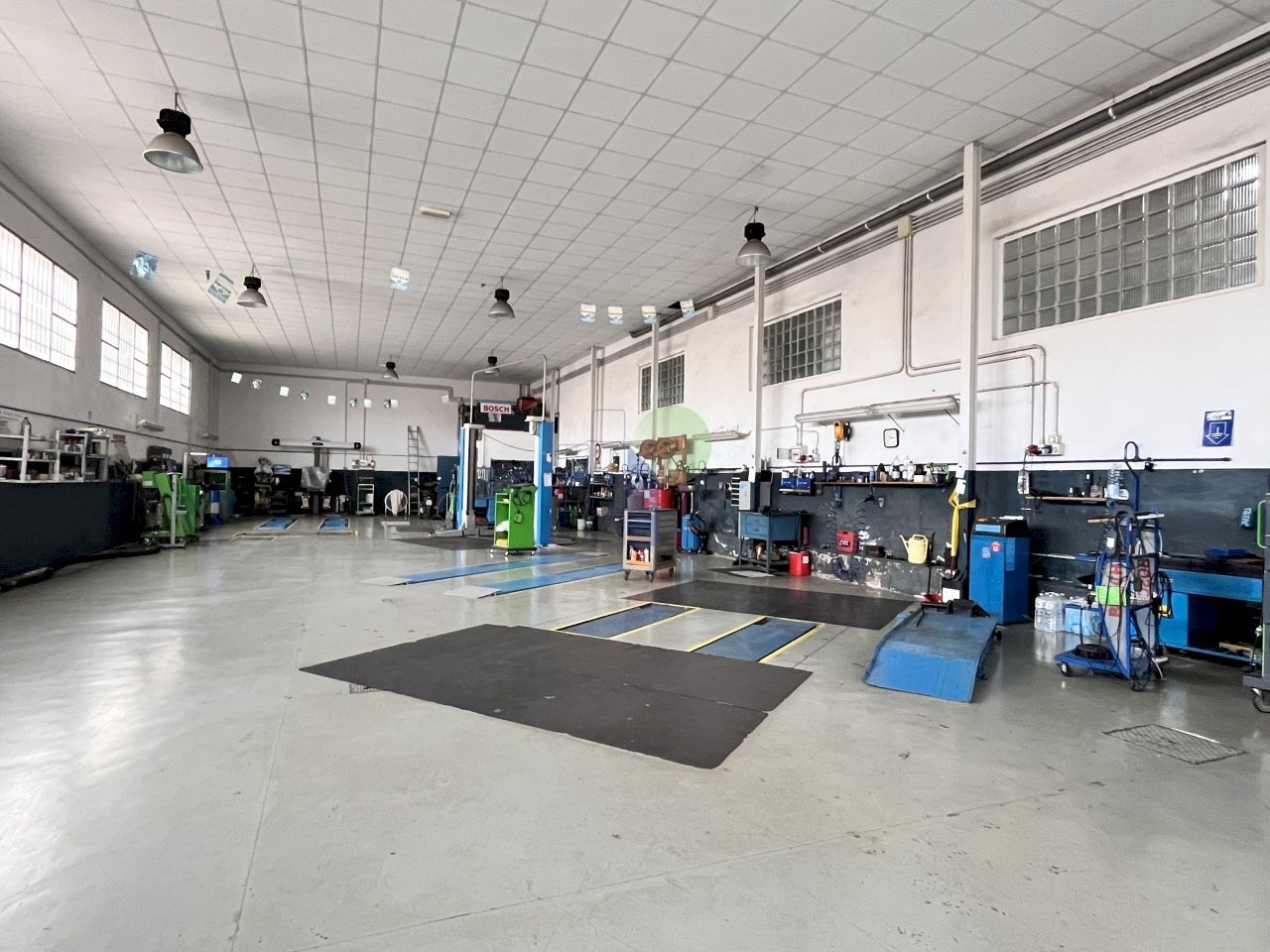 interno capannone - Commercial Premises Via Francesco Pera 88, Livorno - photo 1