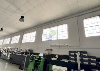 Finestrate capannone - Commercial Premises Via Francesco Pera 88, Livorno - photo 5