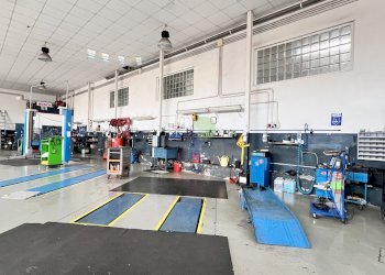 interno capannone - Commercial Premises Via Francesco Pera 88, Livorno - photo 13