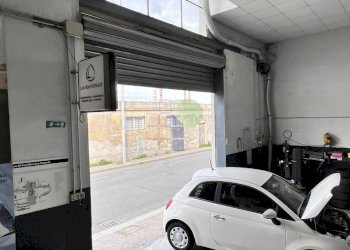 Ingresso al capannone - Commercial Premises Via Francesco Pera 88, Livorno - photo 14