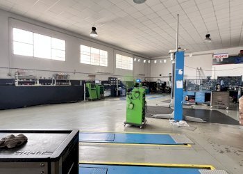 interno capannone - Commercial Premises Via Francesco Pera 88, Livorno - photo 19