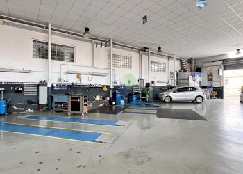 interno capannone - Commercial Premises Via Francesco Pera 88, Livorno - photo 23