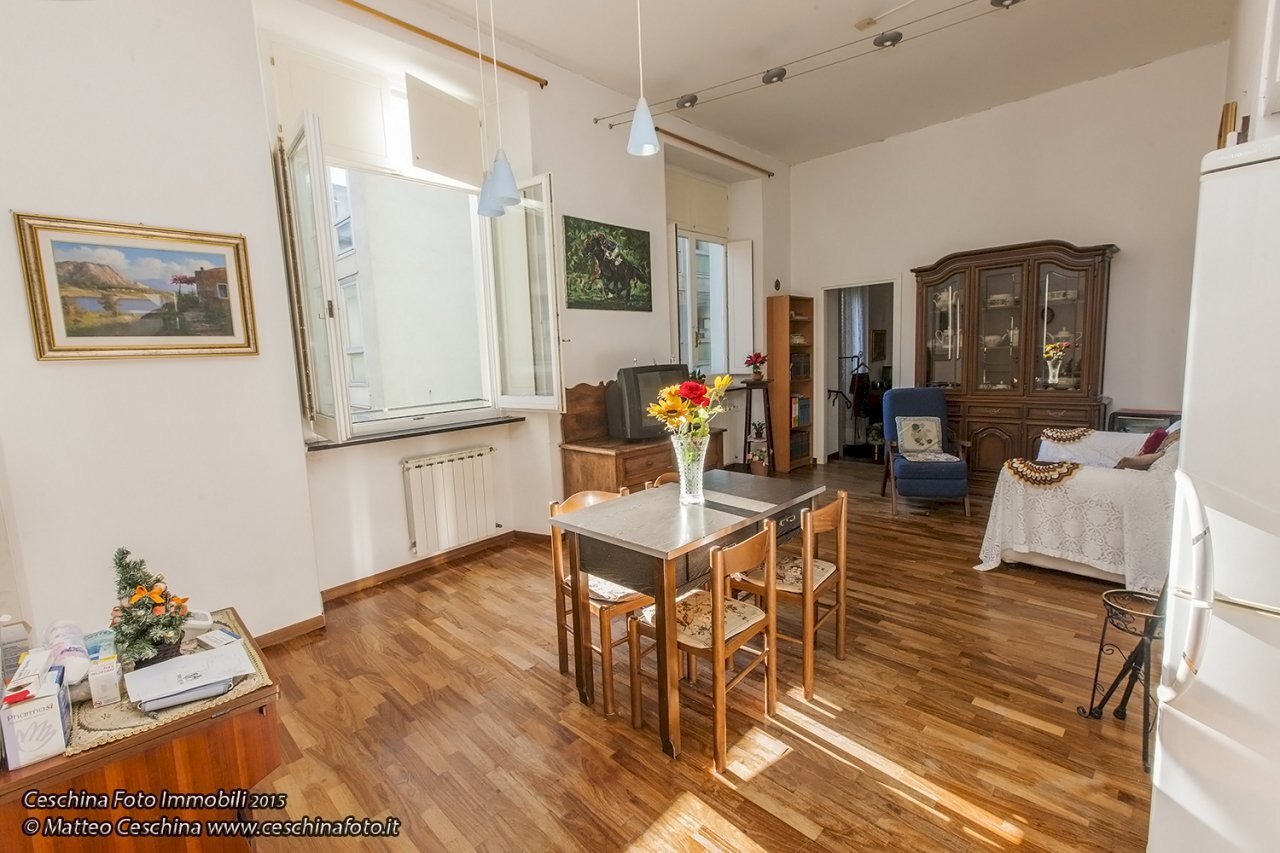 soggiorno c.jpg - Apartment Piazzetta Jacopo da Varagine 5, Genova - photo 1