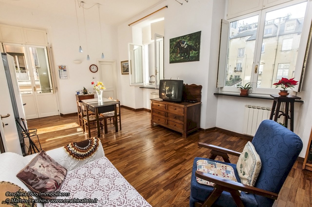 soggiorno b.jpg - Apartment Piazzetta Jacopo da Varagine 5, Genova - photo 2