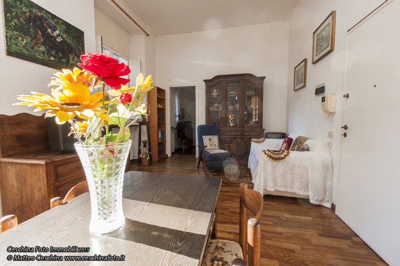soggiorno d.jpg - Apartment Piazzetta Jacopo da Varagine 5, Genova - photo 3