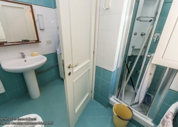 secondo bagno .jpg - Appartamento Piazzetta Jacopo da Varagine 5, Genova - foto 20