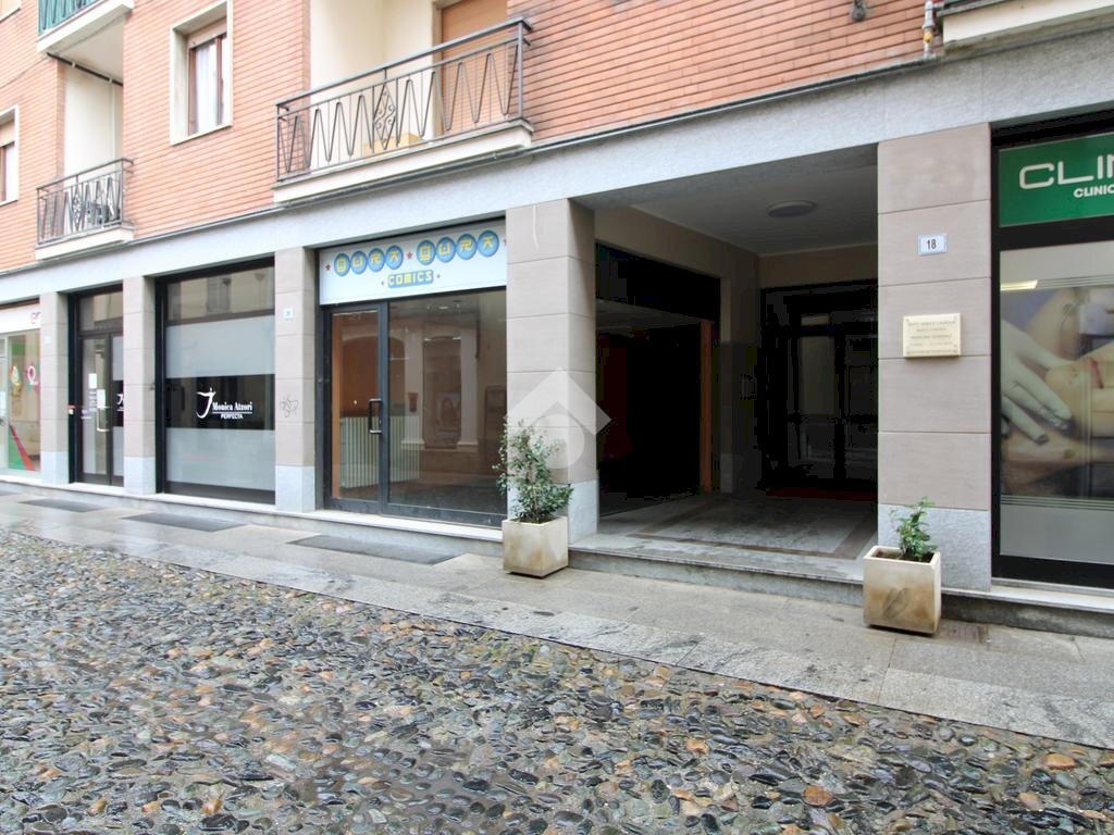 Negozio Locale Commerciale Via Cardinal Raimondi, Acqui Terme - foto 2