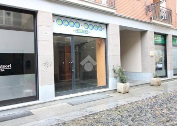 Negozio Locale Commerciale Via Cardinal Raimondi, Acqui Terme - foto 1