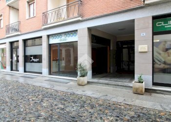 Negozio Locale Commerciale Via Cardinal Raimondi, Acqui Terme - foto 2
