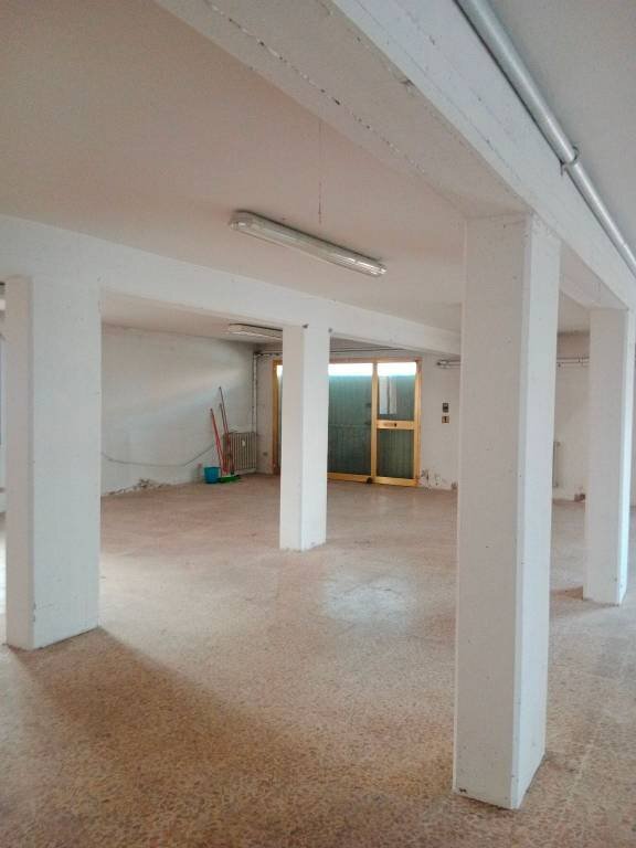 Interno non residenziale - Negozio via Mare di Bering, Carpi - foto 3