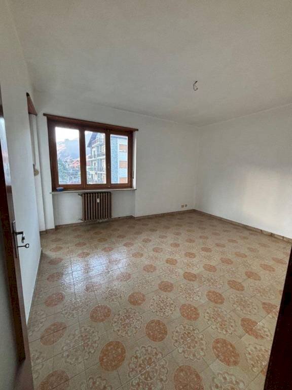 Salone - Quadrilocale via S. Toja, 20, Luserna San Giovanni - foto 3