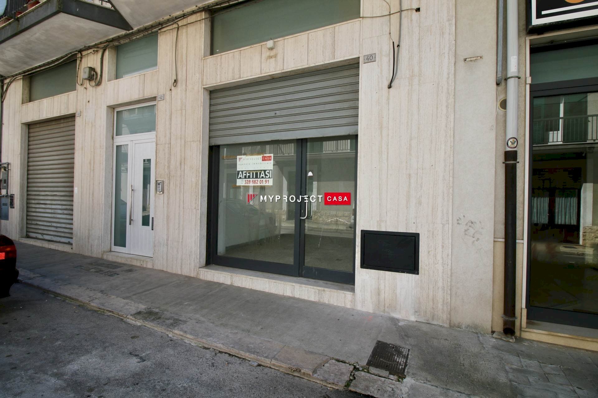 Negozio Via Cisternino, Locorotondo - foto 1