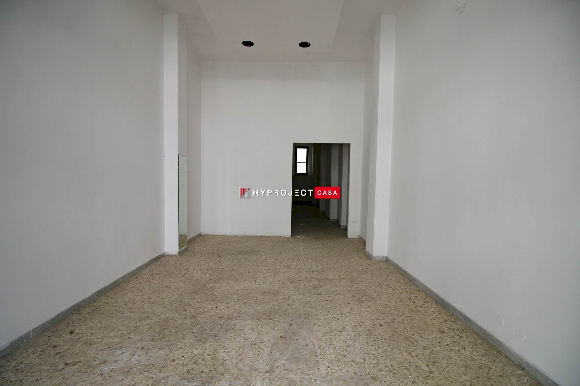 Negozio Via Cisternino, Locorotondo - foto 2