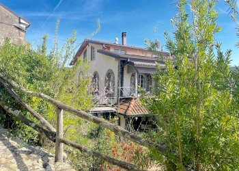 WhatsApp Image 2024-03-23 at 11.36.31(12).jpg - Villa Trifamiliare Tresana - foto 3