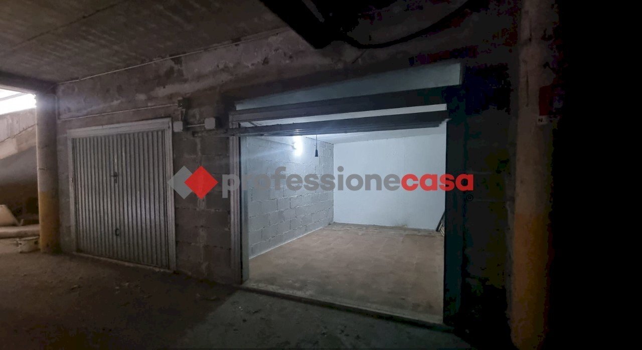 PC1061-box auto Via Motomeccanica (3).jpeg - Box Pomezia - photo 1