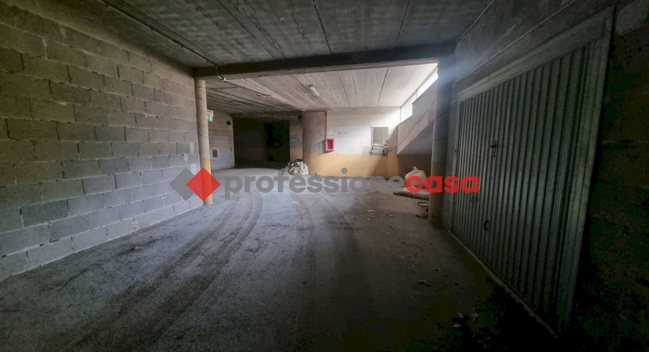 PC1061-box auto Via Motomeccanica (1).jpeg - Box Pomezia - photo 2