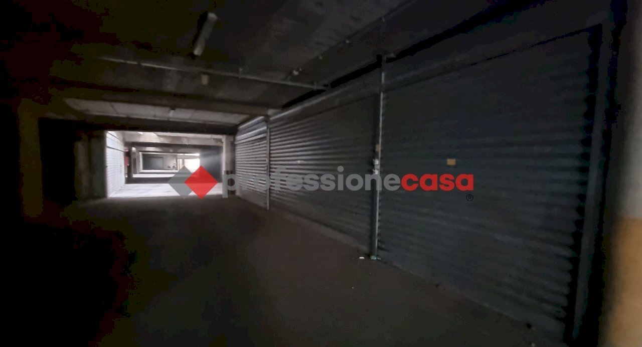 PC1061-box auto Via Motomeccanica (2).jpeg - Box Pomezia - photo 3