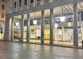 Facciata - Shop viale Torino, Alba - photo 8