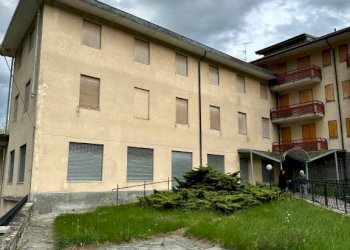 Facciata - Casa indipendente corso Sempione, Milano - foto 3