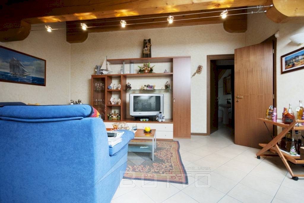 soggiorno1 - Quadrilocale via Croso Plinio 45, Serravalle Sesia - foto 2